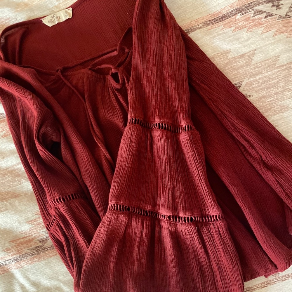 Hollister Small Burgundy Pheasants Top
